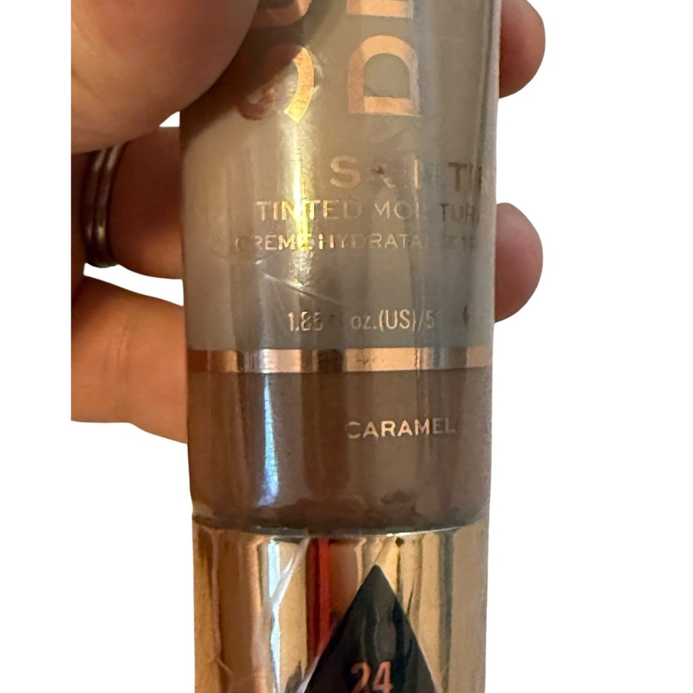 Makeup Revolution SuperDewy Tinted Moisturizer Caramel 55ml, 1.85 Fl oz. New - Picture 6 of 8